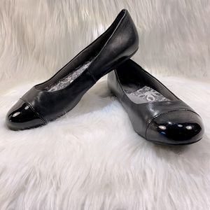 EUC SoftWalk Napa Black Leather Ballet Flat w/ Patent Leather Toe